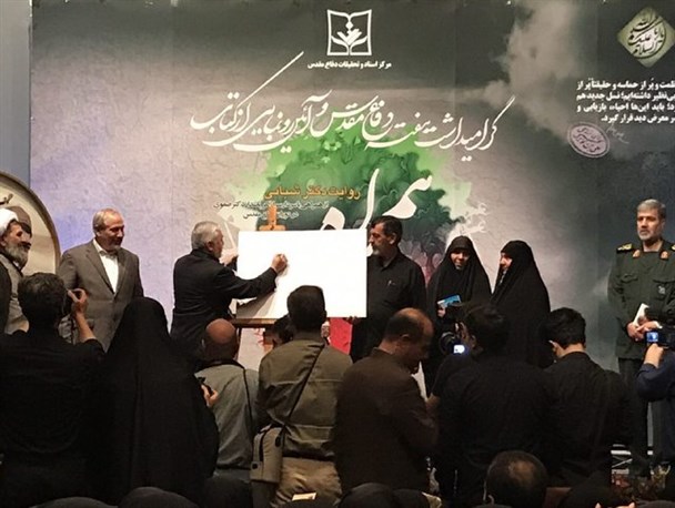 سرلشکرصفوی: با هوشمندی و صبوری پاسخگوی رجزخوانی رئیس جمهور امریکا خواهیم بود/ شبابی: سردار صفوی در جبهه یک فرمانده با صلابت بود و در خانه همسری مهربان