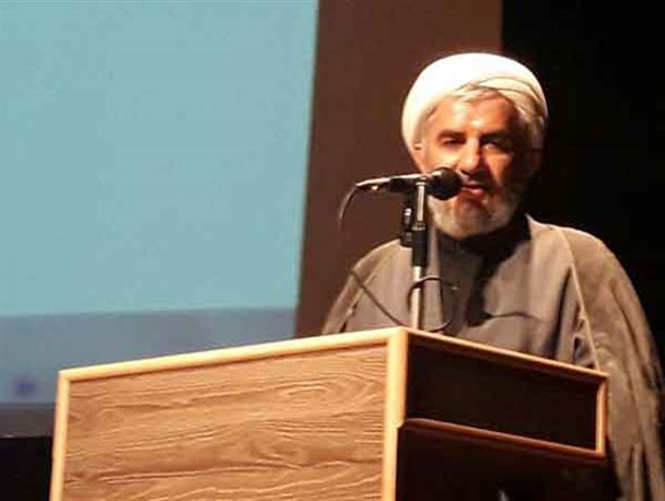 عده ای ما را از امر به معروف و نهی از منکر نهی می کنند!/ این فریضه واجب با فحش و تمسخر از ما ساقط نمی شود