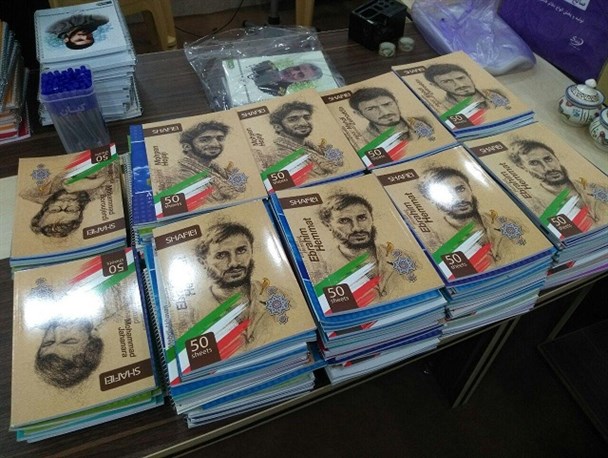 اهدای بیش از ۱۰۰ بسته لوازم التحریر به دانش آموزان نیازمند میبدی
