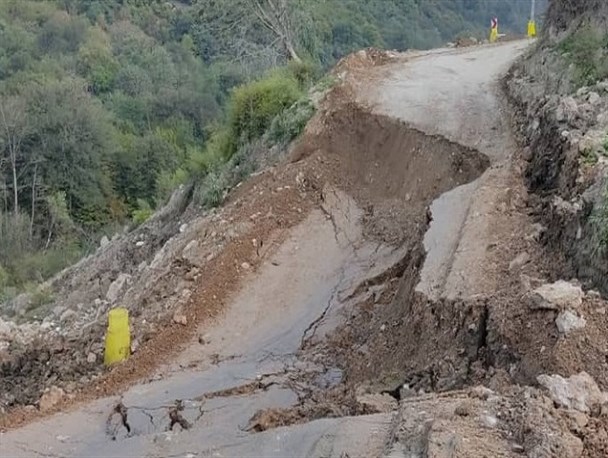 غصه پرقصه رانش زمین در منطقه «گلندرود» شهرستان نور/ خطر در کمین است+عکس