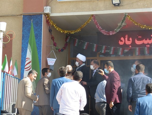 توزیع ۱۵۰ بسته لوازم تحریر بین دانش آموزان بی بضاعت/ انقلاب اسلامی پویا و زنده همچنان محکم ایستاده است