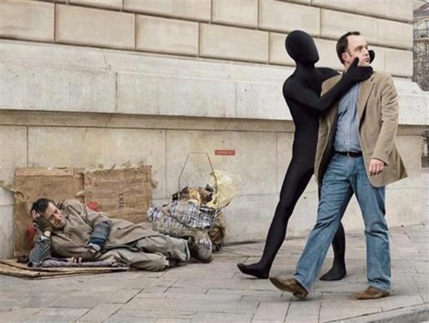 هنوز انسانیت نمرده است+ فیلم