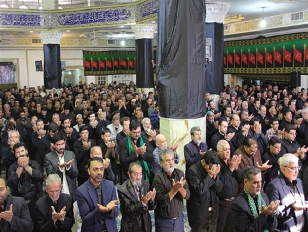 نماز جماعت ظهر عاشورا با حضور پر شور عزاداران حسینی در پیشوا اقامه شد + تصاویر