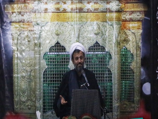 عبادت انسان بدون مبارزه با طاغوت امکان پذیر نیست/شمر با دادن نامه به حضرت عباس، دنبال نفوذ در خیمه امام بود