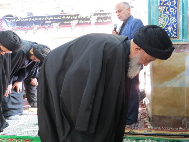 برگزاری نماز ظهر عاشورا به امامت مرجع عالیقدر شیعیان جهان اسلام در روستای النگ + تصاویر
