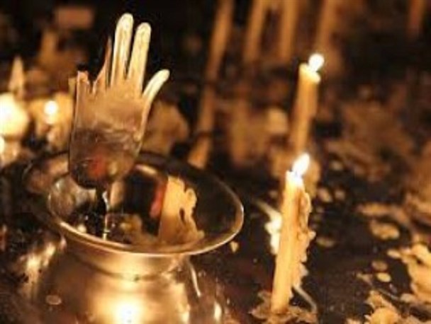 صدها هزار شمع در سوگ امام حسین (ع) گریستند