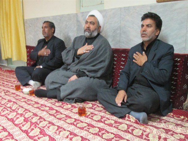 عده ای تلاش می کنند تا معارف قیام امام حسین(ع) را با انحراف به خورد جوانان دهند