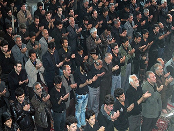 نماز ظهر عاشورا در مسجد صدیقه طاهره شهرضا اقامه شد
