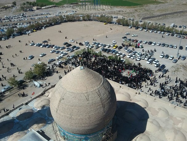 عکس /عزاداری مردم بردسیر از آسمان