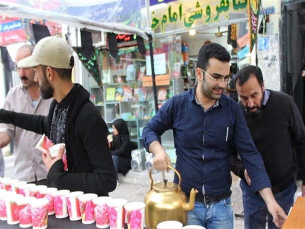 برپایی ایستگاه صلواتی توسط کسبه‌های بازار آمل