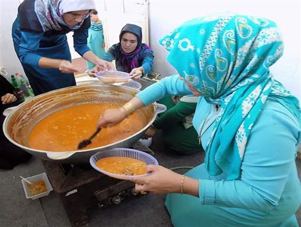 تصاویر/پخت غذای نذری به مناسبت عزای حسینی در روستای چارقلی گمیشان
