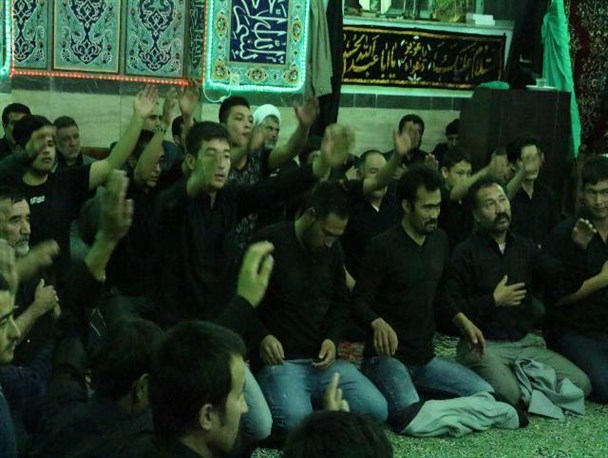 مراسم سوگواری شام غریبان مهاجرین افغان در بخش رودهن+تصاویر