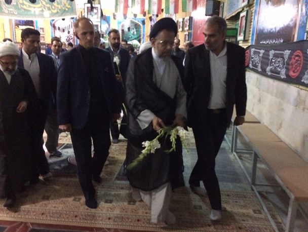 وزیر اطلاعات به مقام شامخ شهدای دلیجان ادای احترام کرد+عکس