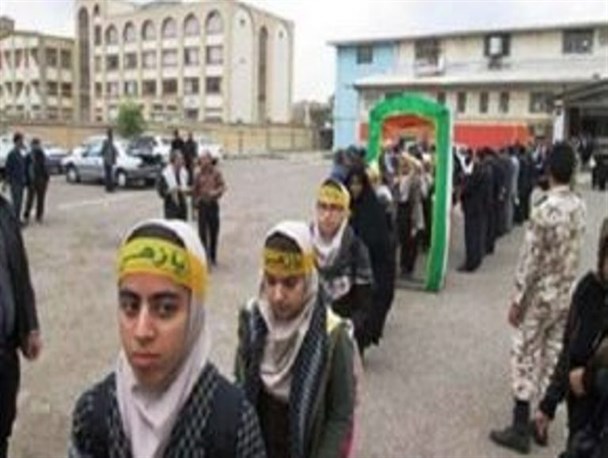 اولین کاروان راهیان نور دانش آموزان بوکانی عازم مناطق عملیاتی غرب کشور شد