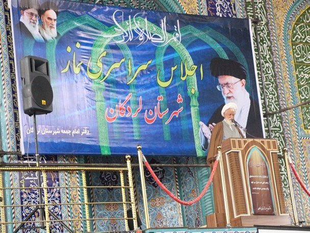 نماز نگهبان و آبروی جامعه است/ انسانی که پایند به نماز است غیبت و تهمت نمی زند