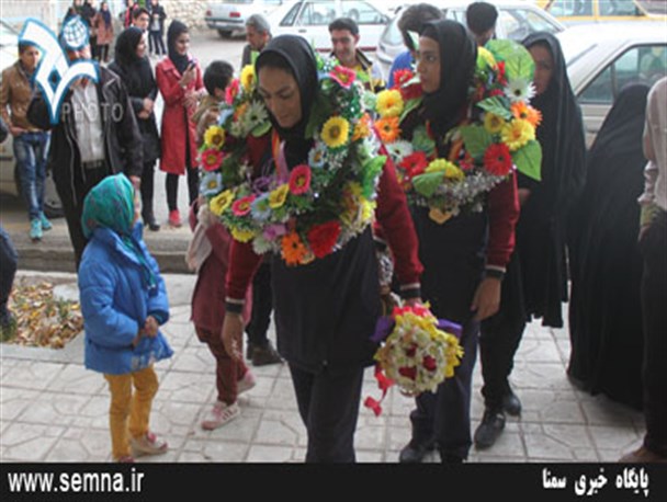 اهدا مدال طلای جهانی قهرمانان سمیرمی به رهبر انقلاب
