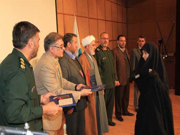 بسیج فرمول حل تمامی مشکلات است/ اردوهای جهادی کلید امنیت پایدار در نقاط دور افتاده است