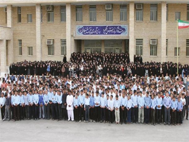 جیرفت مقام اول استانی و هفتم کشوری در کسب رتبه های زیر ۱۰۰۰ کنکور سراسری را از آن خود کرد.