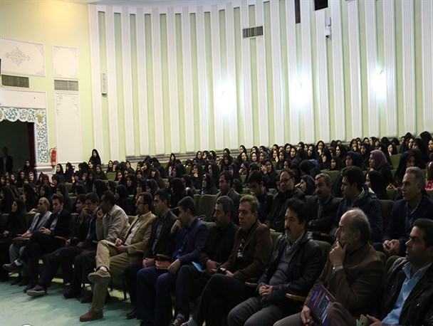 بستر سازی برای ارتقای فرهنگ یکی از وظایف شهرداری است/ ادبیات بومی موثرترین عامل بین نسل ها است
