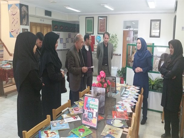 بازدید فرماندار همدان از کتابخانه های عمومی برتر