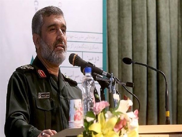 هیچ یک از موفقیت های ایران از طریق سازش حاصل نشده است/ ماهواره بر سیمرغ را می سازیم اما در عرصه اقتصادی لنگ هستیم/ مسئولی که به فکر درآمدهای نجومی است نمی تواند به موفقیت برسد