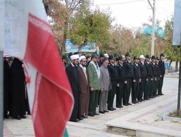 غبار روبی و عطرافشانی قبور مطهر شهدای گلپایگان/ تصاویر