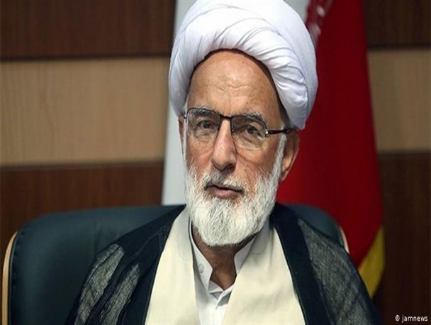 وحدت و همدلی مردم با مسئولان توطئه‌های دشمنان را در نطفه خفه می‌کند/تفکر بسیج برگرفته از مکتب اهل‌بیت(ع) است