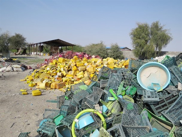 کارگاه بازیافت مواد ضایعاتی در روستای میرآبادمیناب به روایت تصویر