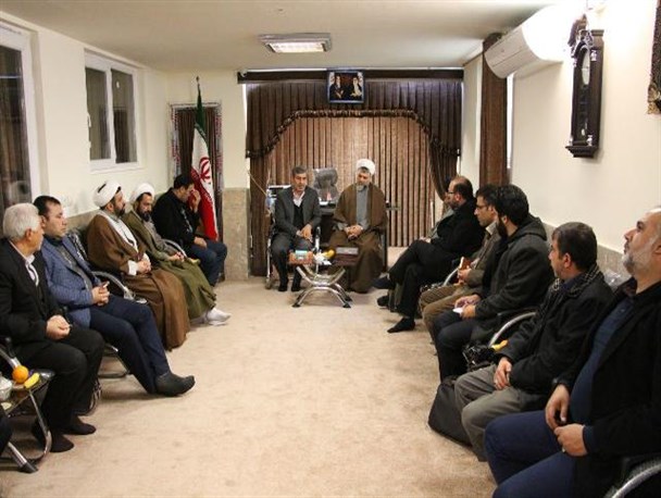 راه‌اندازی مراکز نیکوکاری کمیته امداد با محوریت مساجد در رودهن/ برگزاری همایش عمومی شورای زکات در رودهن با هدف ترویج این فریضه الهی
