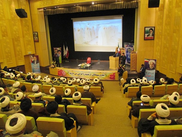 نهمین دوره آموزش تخصصی ائمه جماعات مدارس کشور در خمین به کار خود پایان داد+عکس