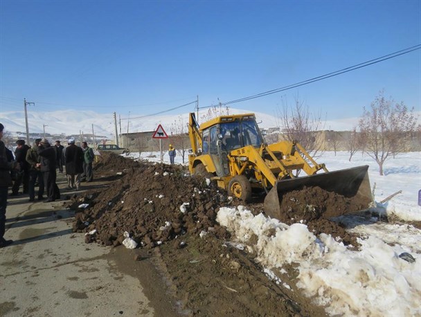 عملیات حفاری گازرسانی به 14 روستای اشنویه آغاز شد