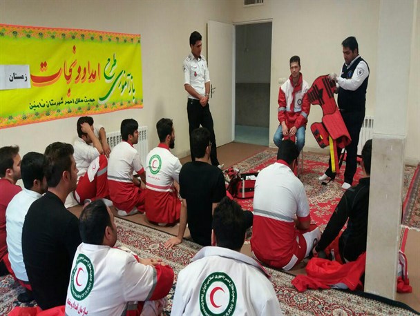 آمادگی نجاتگران هلال احمر فامنین جهت امداد زمستانی