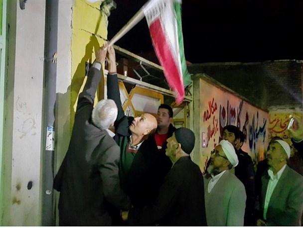 علامتگذاری مسیر بهشت با نصب 4000 پرچم افتخار بر سر در منازل پیش قراولان دیار یار!