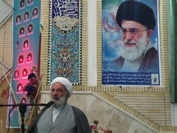 عدم حضور فرمانداران در نماز جمعه نشانه جدایی دین از سیاست است