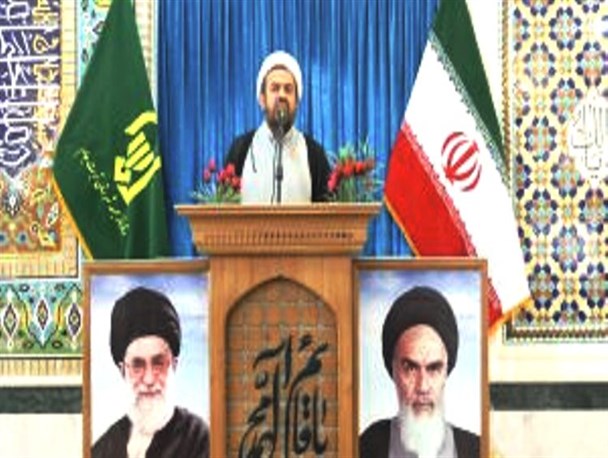شکست انقلاب ها بخاطر فقدان بصیرت است/عزت ما به ایستادگی در مقابل دشمن است