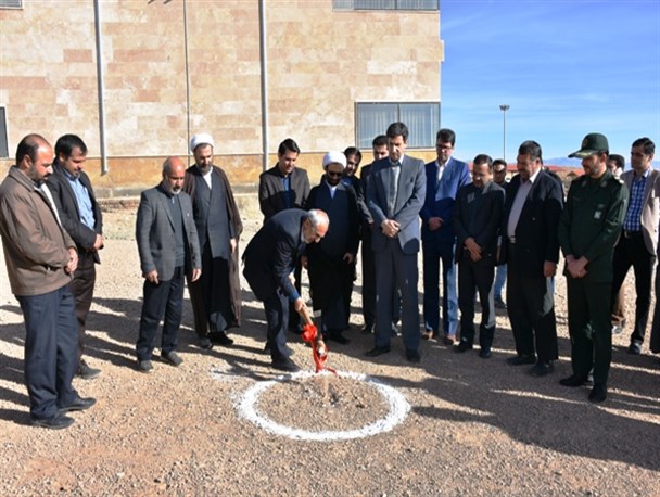 مسجد مرکز آموزش عالی محلات کلنگ‌زنی شد+تصاویر