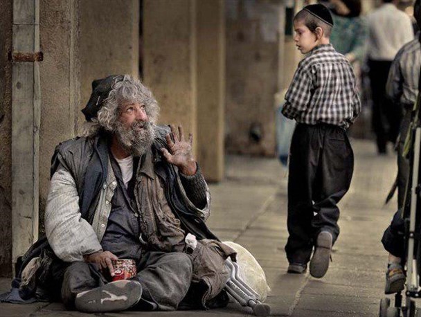با فریب اذهان عمومی، مشکلات اصلی مردم حل نمی شود