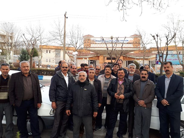 تجمع کارگران اخراجی سامان کاشی بروجرد برای مطالبات/ ۲۰ ماه حقوق معوقه داریم!