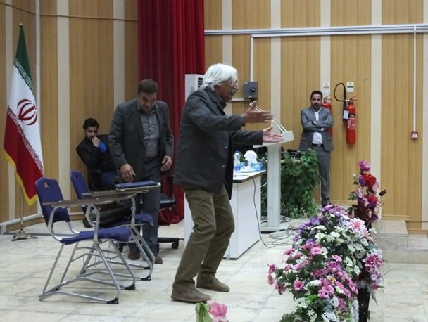 اشک و آه هنرمند گچسارانی دریک همایش/بغض "جهانگیری" هم از بی توجهی مسئولین ترکید+تصاویر
