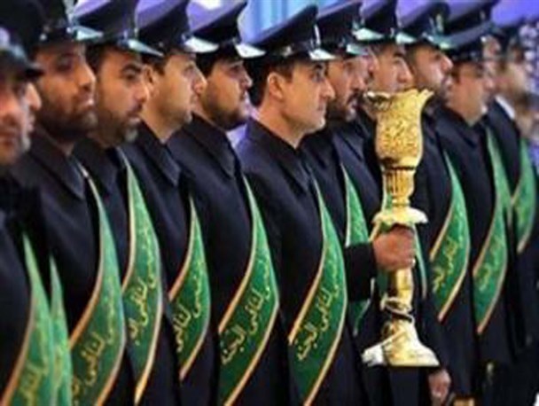 خادمان حرم حضرت معصومه(س) با خانواده دو تن از شهدای بروجرد دیدار کردند
