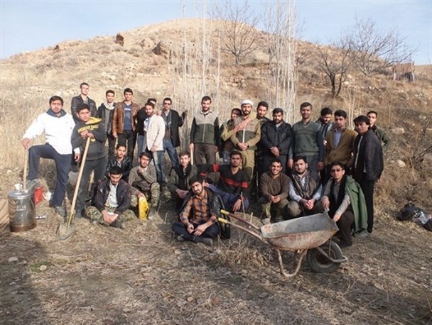 حکایتی از کمک دانشجویان جهادگر خراسان شمالی به کشاورزان محروم+تصاویر