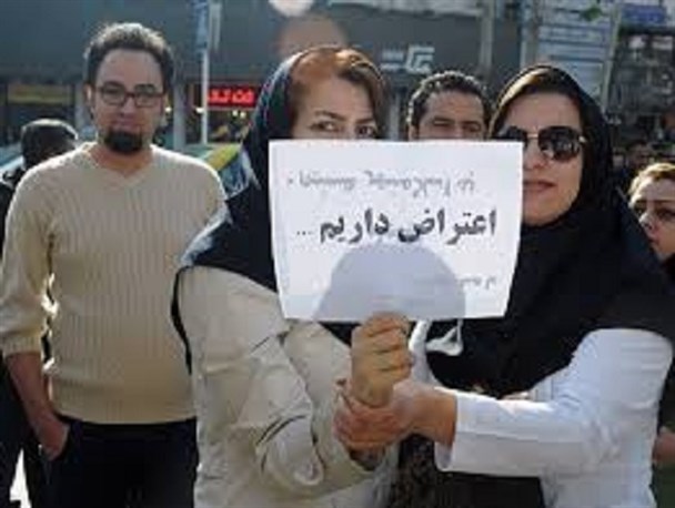 بدهی 300 میلیارد تومانی شرکت بیمه به دانشگاه های علوم پزشکی