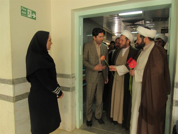 بازدید امام جمعه شهرستان کبودراهنگ از بیمارستان امام رضا(ع)