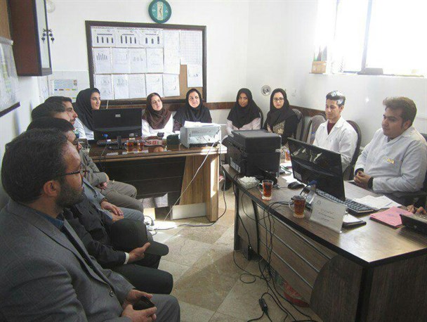 بخشدار قهستان با پرستاران درمانگاه قهستان دیدار کرد