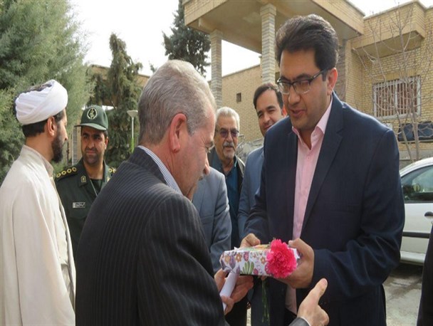 مسئولان شهرستان نطنز از پرستاران تجلیل کردند+ تصاویر
