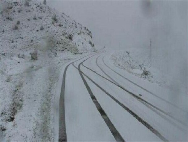 بیشتر راه‌های روستایی خرم‌آباد مسدود است/ تلاش برای بازگشایی مسیرها