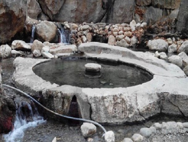 زنگ خطر تخریب آثار باستانی "سراب هرسین" به صدا درآمد