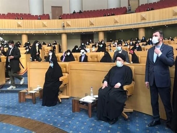 آغاز مراسم روز زن با حضور رئیس جمهور در سالن اجلاس سران