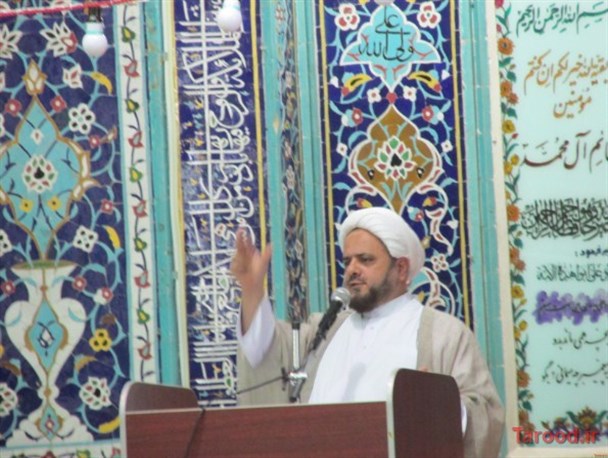 مدال افتخار ۴۳۶۳ شهید بر گردن روحانیون