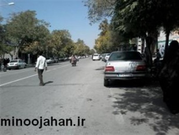 نادیده گرفتن خط کشی عابر پیاده در خیابان های منوجان
